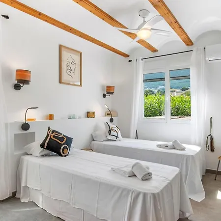 Reva - Plusholidays * Κάλπε