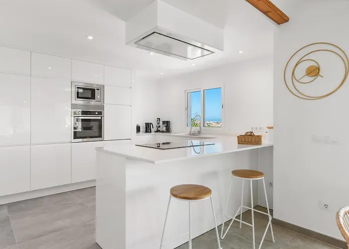 Reva - Plusholidays * Кальпе