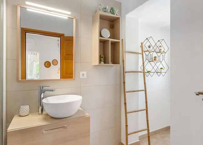 Reva - Plusholidays *